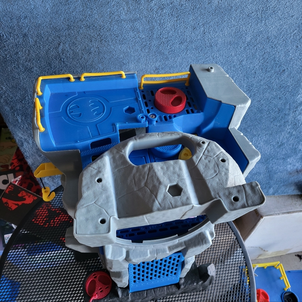 2007 Fisher-Price Imaginext DC Super Friends Batcave - Picture 3 of 4